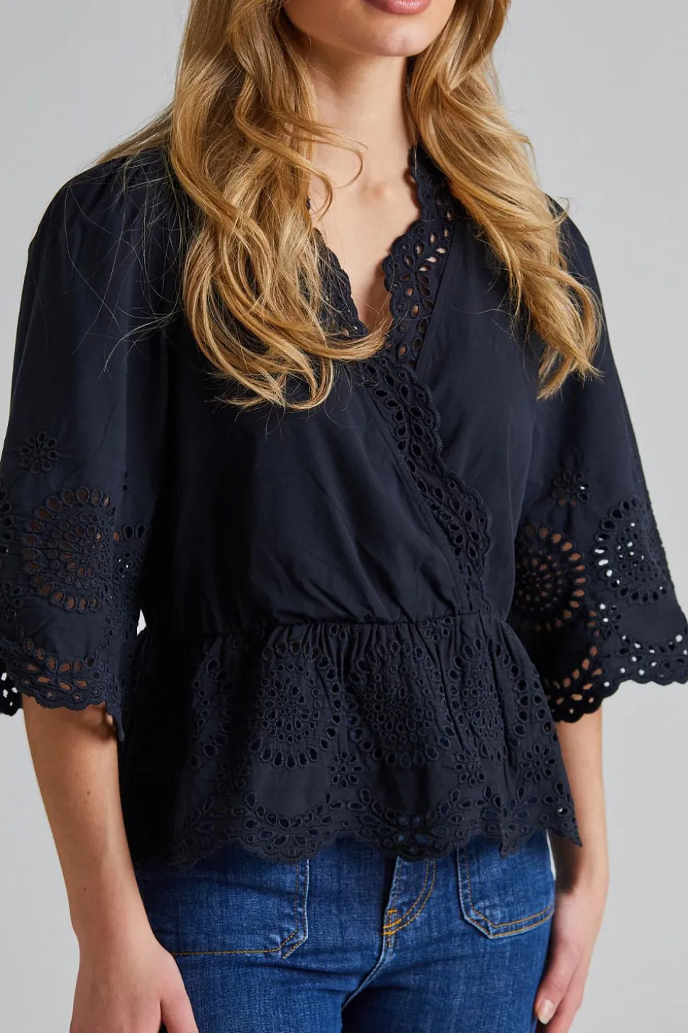 Bea V-Neck Blouse Black