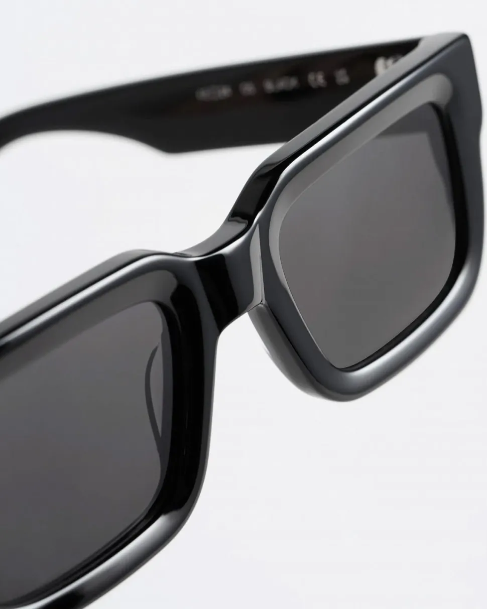 05 Black