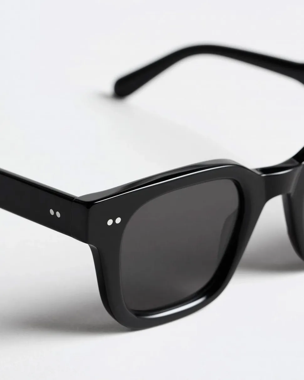 04 Black M