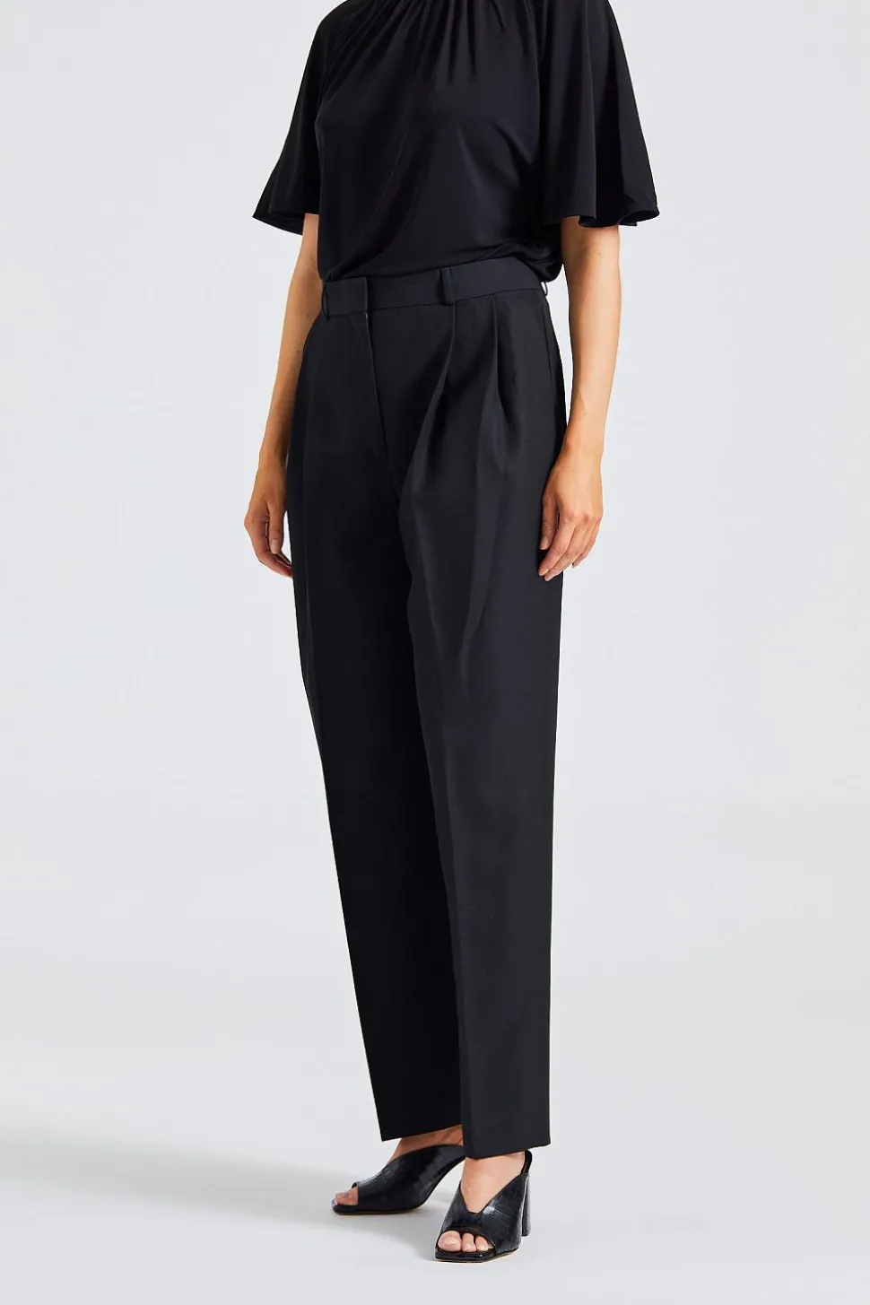 Double-Pleated Tailored Trousers Black