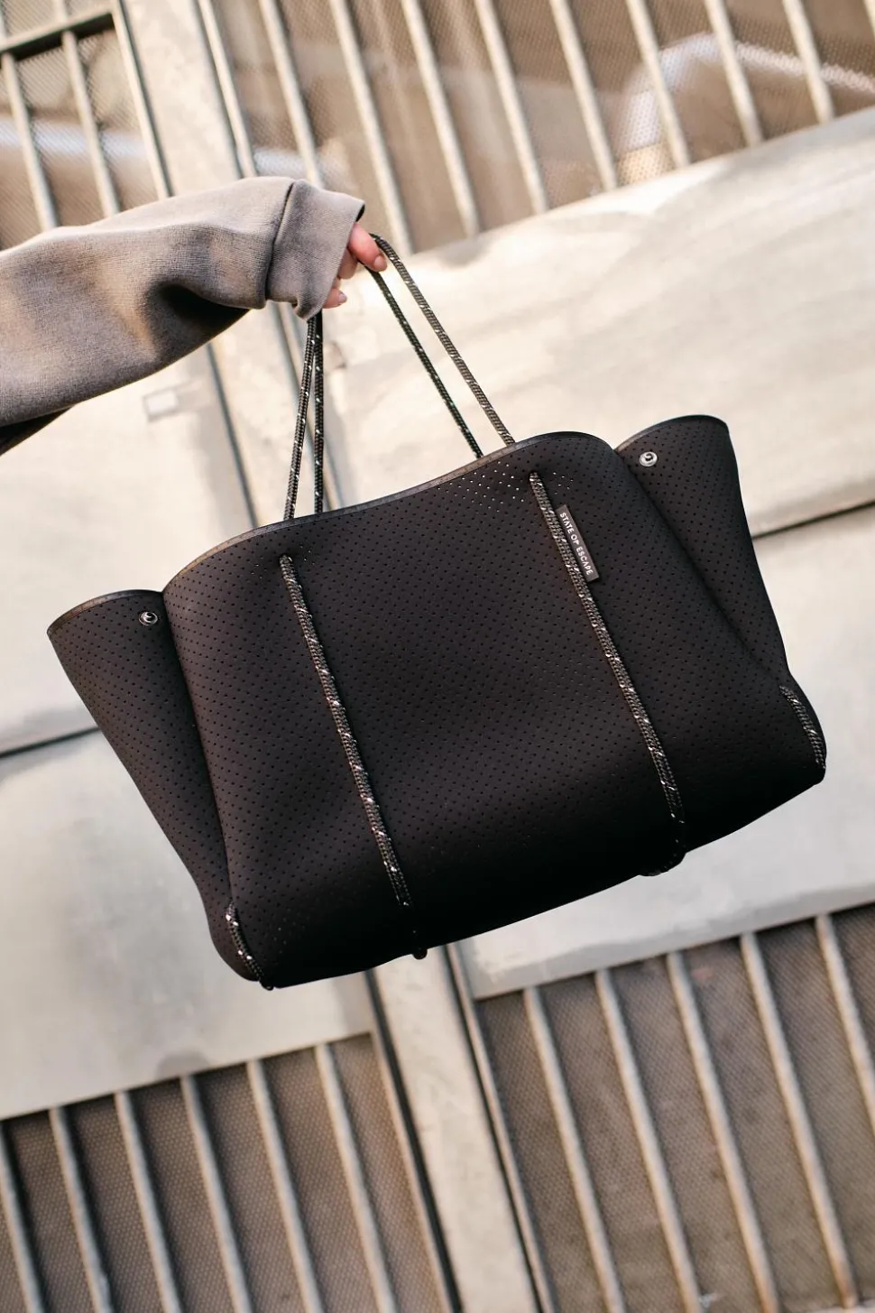 Escape Tote Highlight Fleck Black