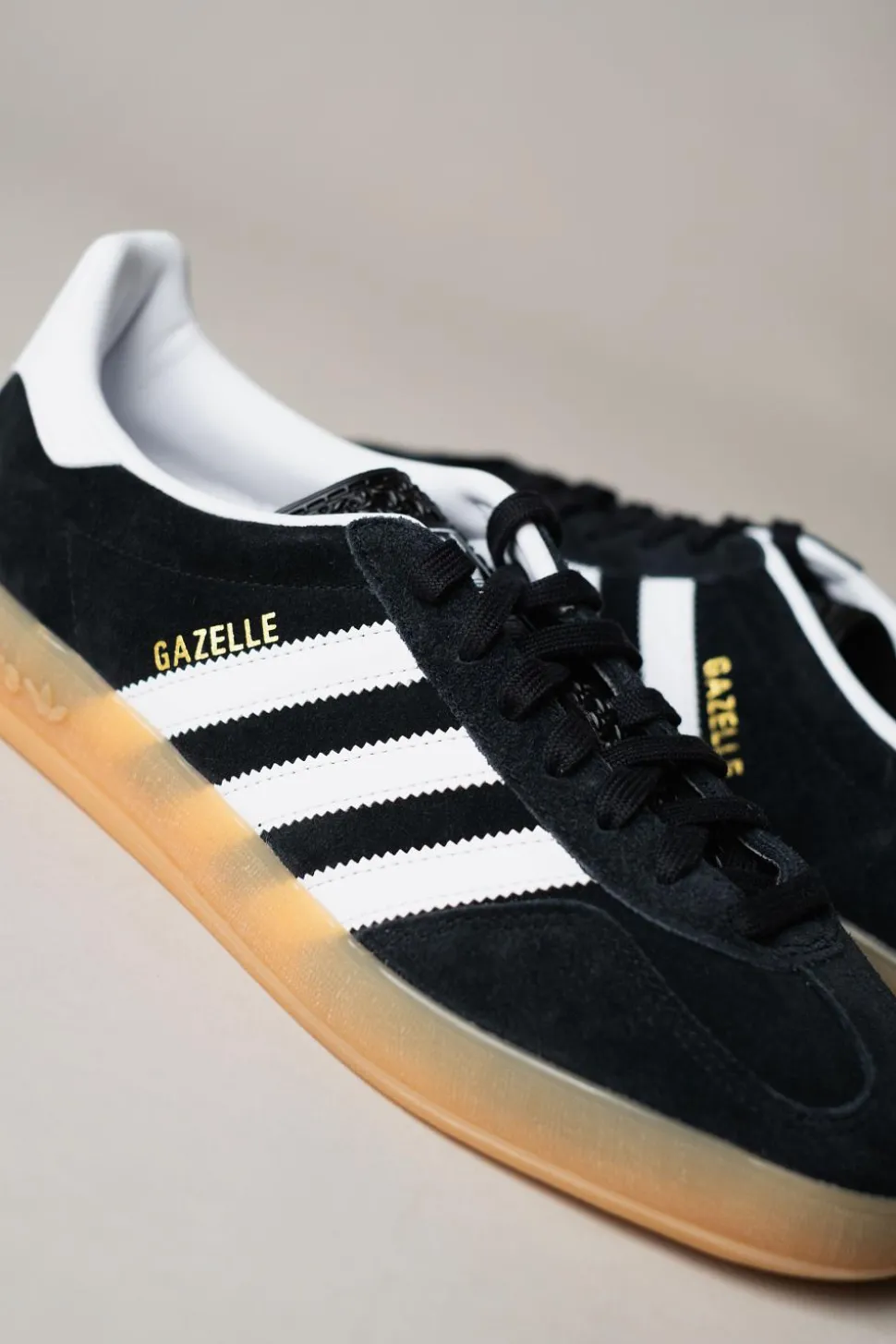 Gazelle Indoor Black/White