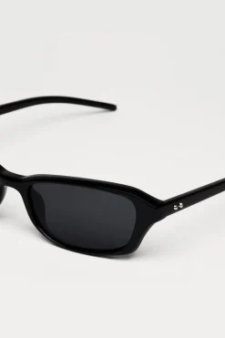 Iris Black