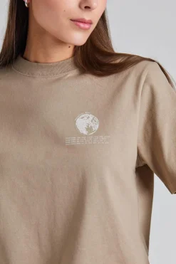 Kjerag Logos Tee Sand