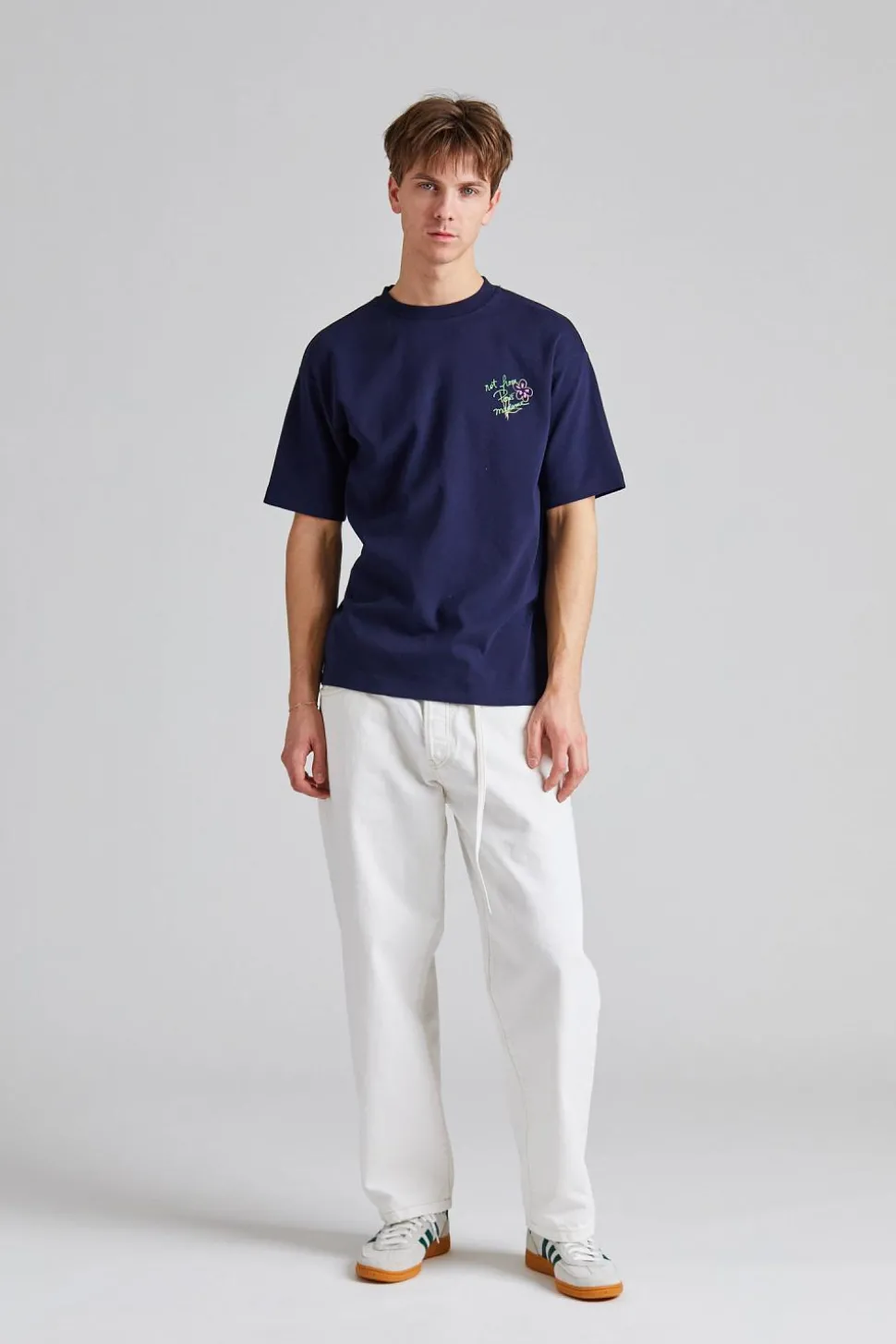 Le T-Shirt Slogan Esquisse Navy