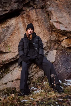 Loen Down Jacket Black
