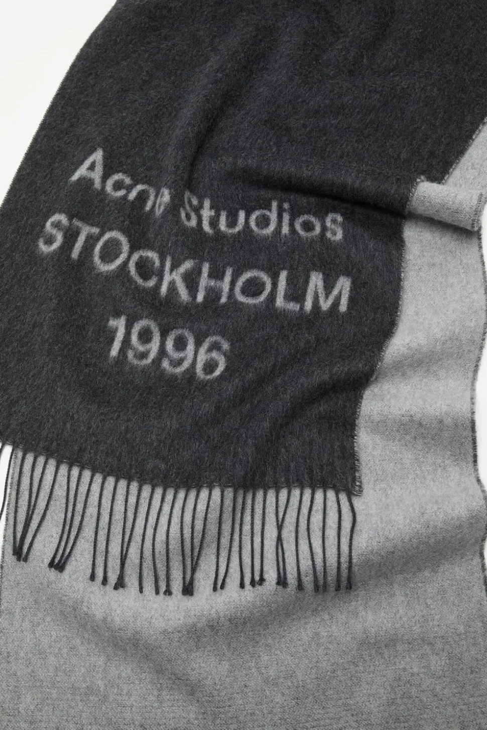Logo Jacquard Scarf Black/White FN-UX-SCAR000432