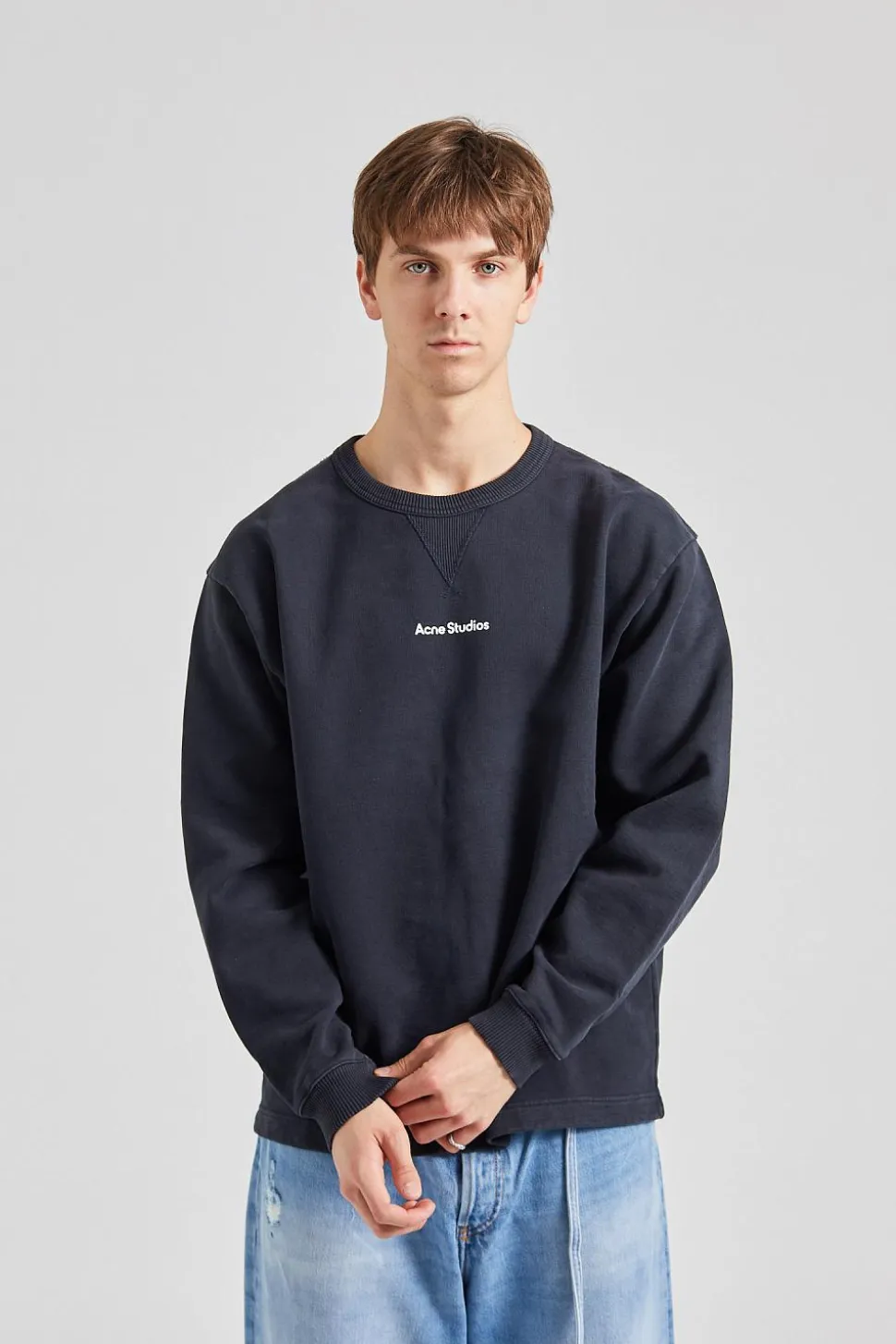Logo Stamp Sweater Black FN-UX-SWEA000033