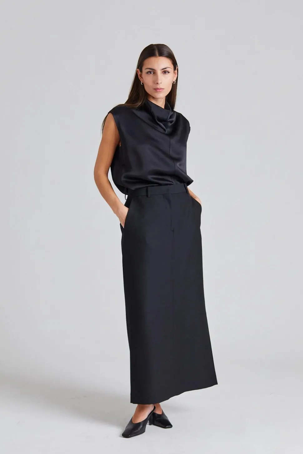 Low-Waist Straight Skirt Black