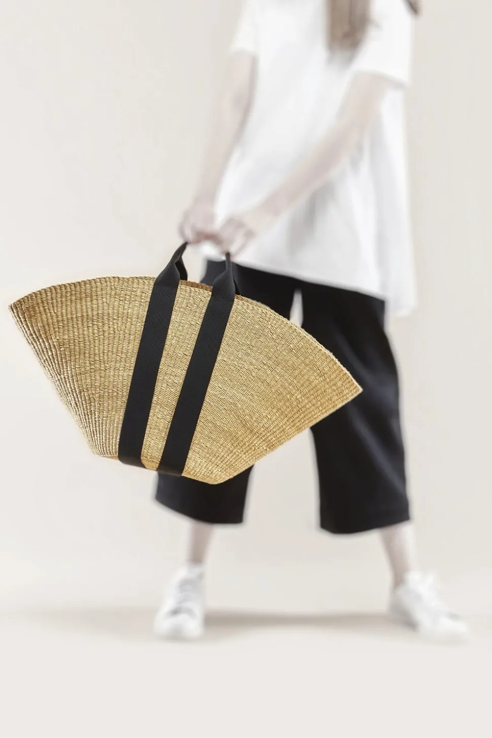 Maxi Sophie Black Handle Black Pouch