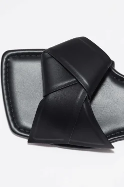 Musubi Leather Sandal Black FN-WN-SHOE000702
