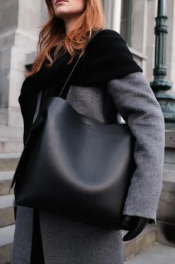 Musubi Midi Shoulder Bag Black