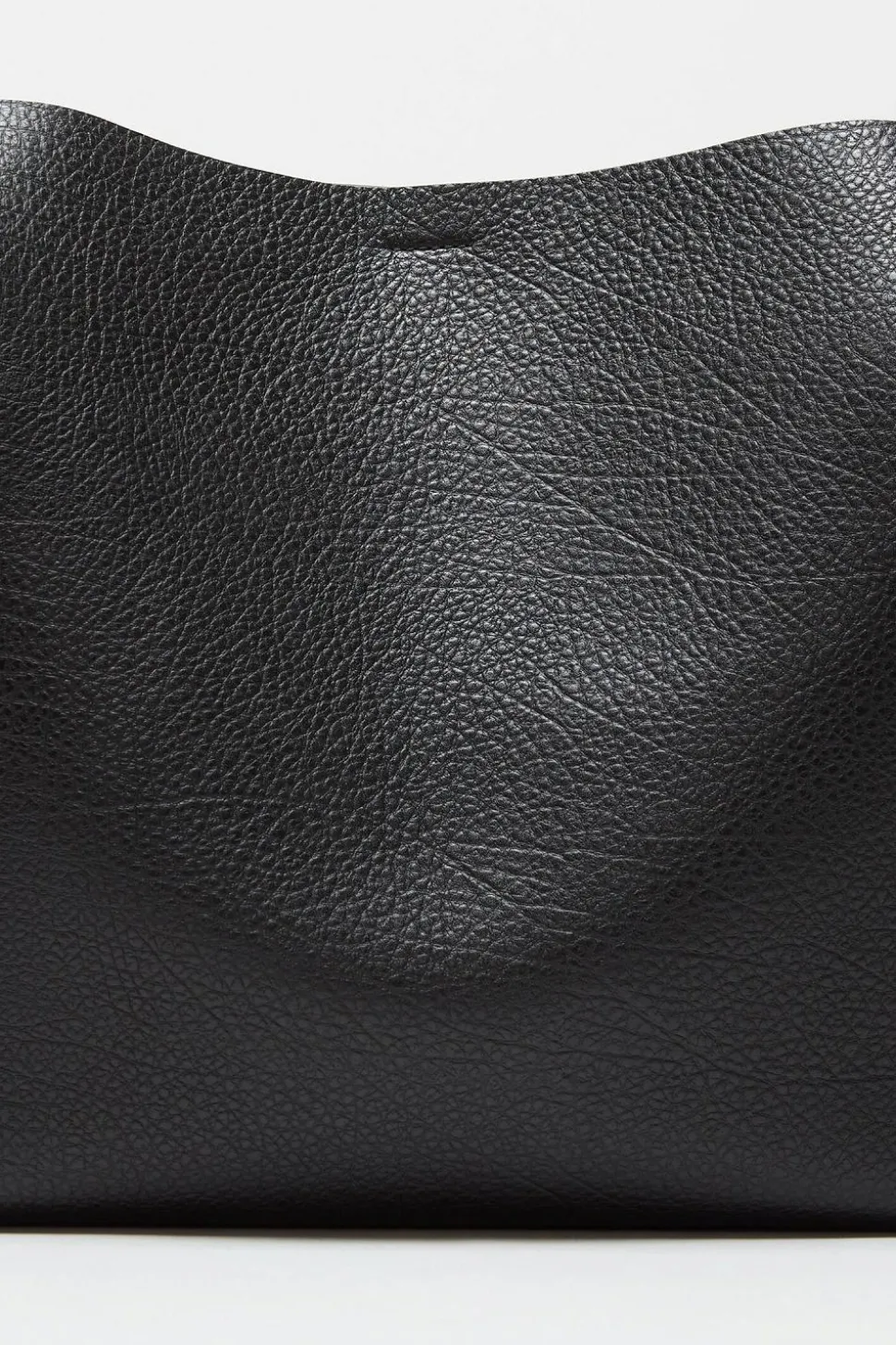 Musubi Midi Shoulder Bag Grain Black