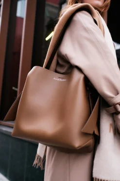 Musubi Midi Shoulder Bag R Camel Brown