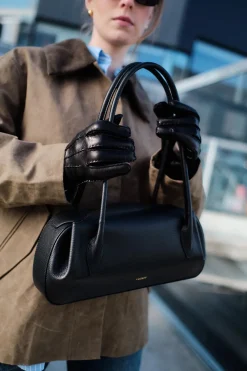 Oyster Shoulder Bag Black