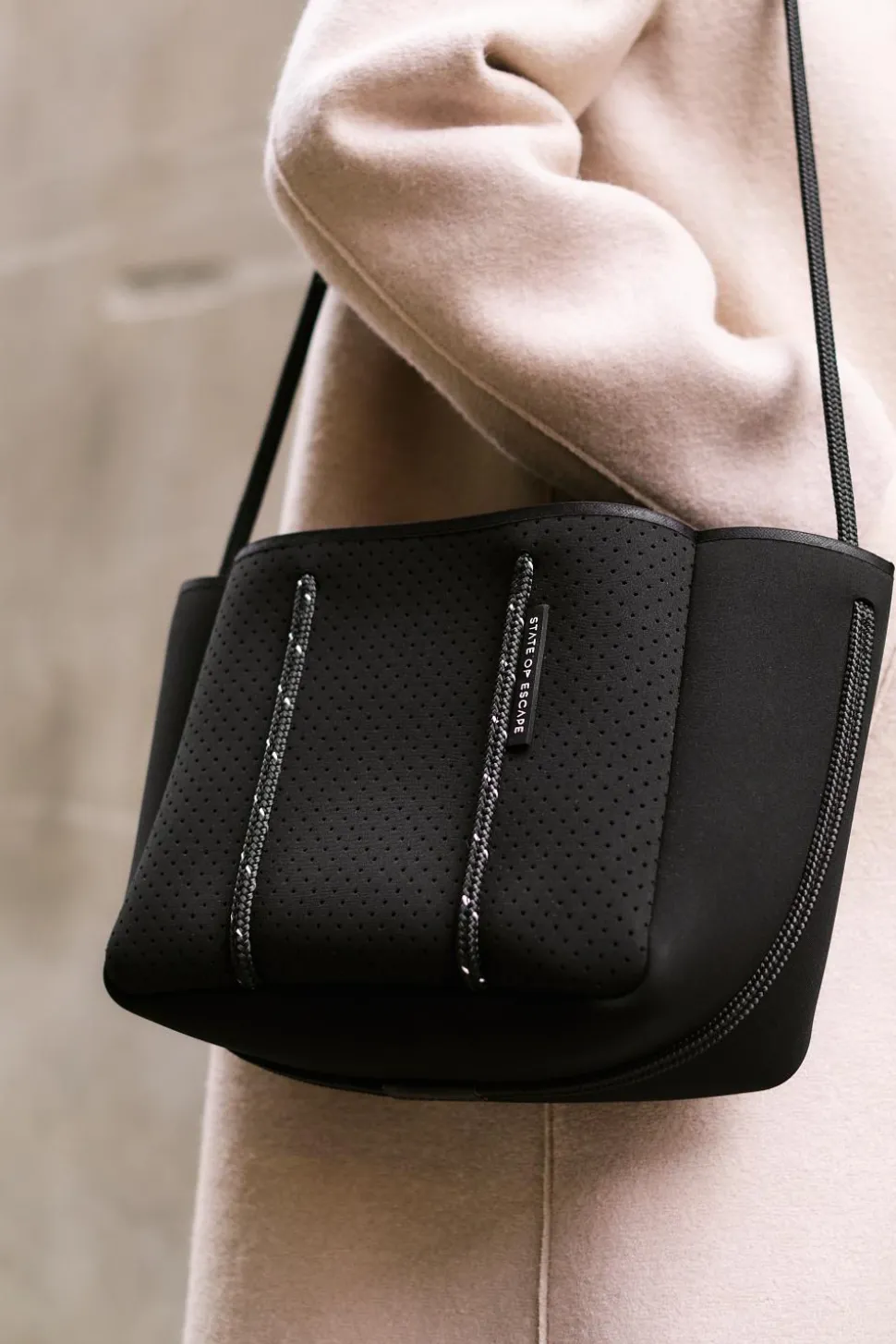 Petite Escape Tote Highlight Fleck Black