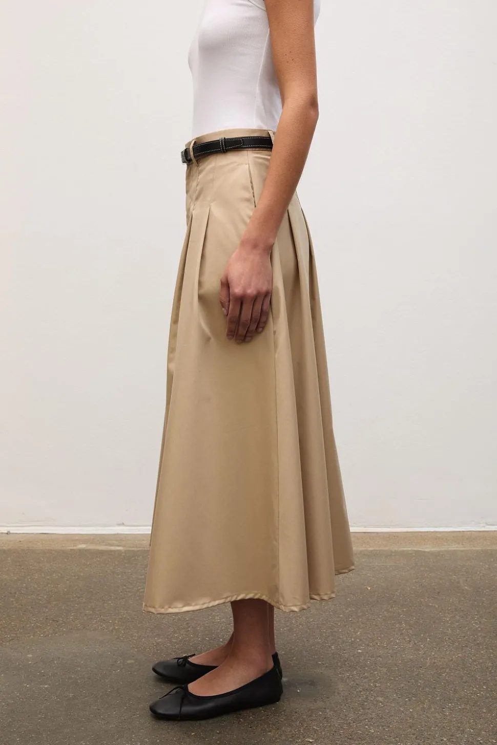 Pleated Midi Skirt Beige