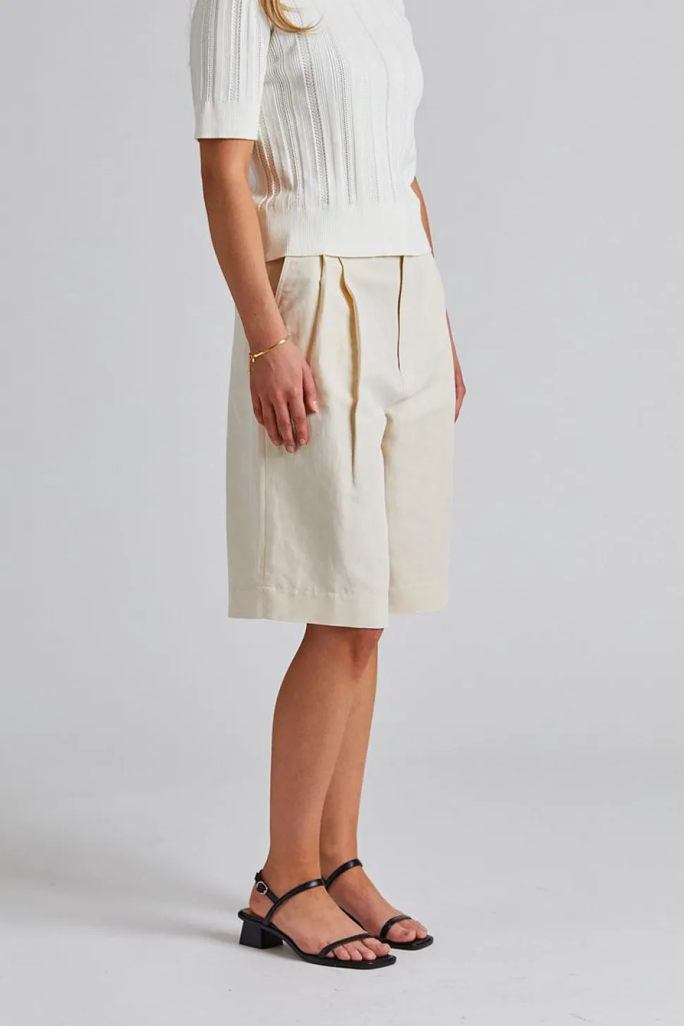 Relaxed Pleated Cotton Linen Shorts Cream White
