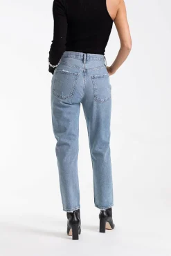 Riley Crop in Escalate