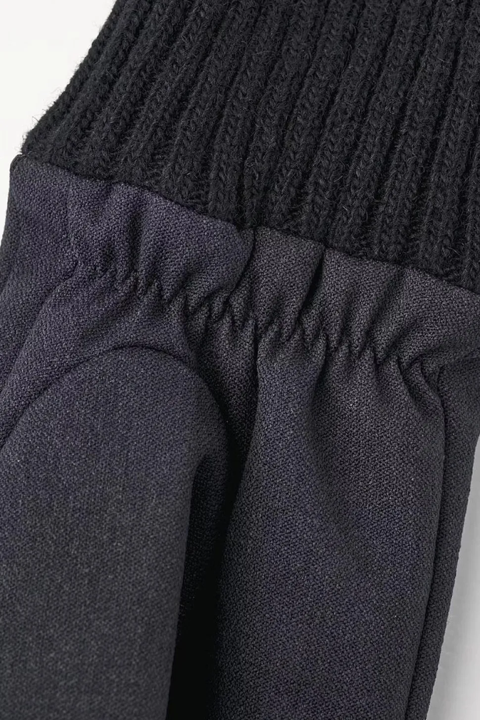 Zoe Mitt Black